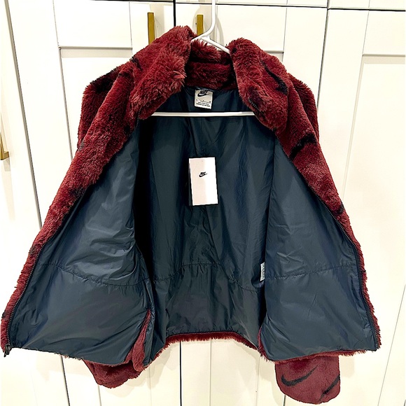 Nike Printed Faux Fur Jacket - Picture 3 of 11